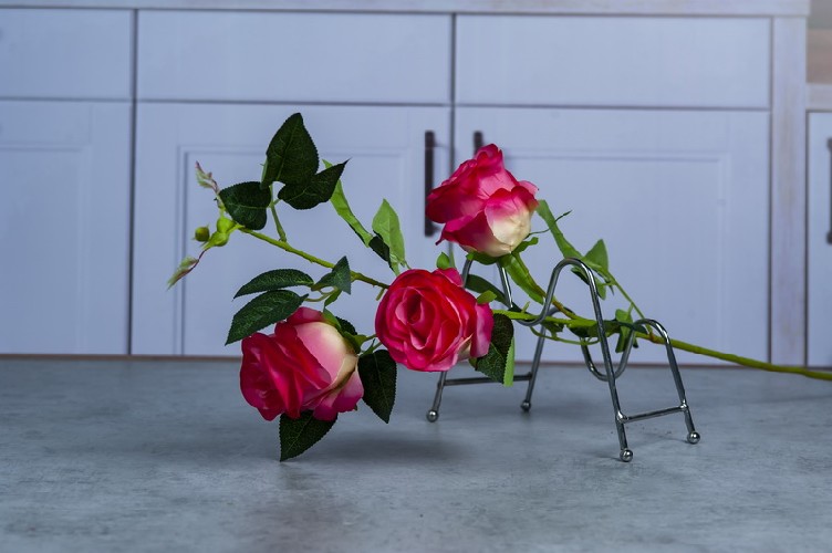 P14 Цветы искусственные "Роза" 3 цв. 1/300
